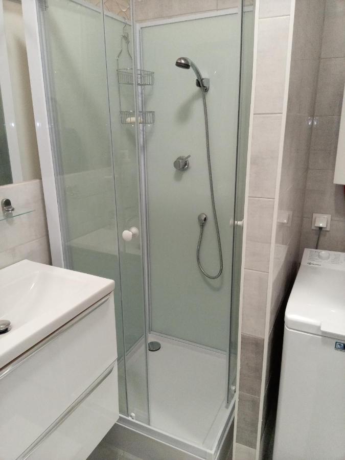 Roza- Lotnisko Appartement Wrocław Buitenkant foto