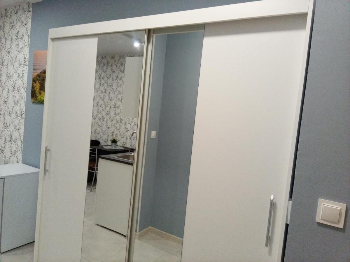 Roza- Lotnisko Appartement Wrocław Buitenkant foto